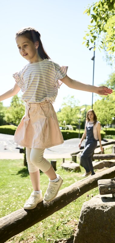 Am Spielplatz in Schwarzach, Odenwald, Baden-Württemberg, Deutschland | © Stefan Leitner