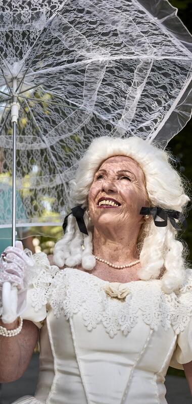 Stadtführung in Öhringen, Hohenlohe, Baden-Württemberg, Deutschland

Themenführung mit einer barocken Hofdame im Hofgarten Öhringen