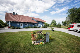 Blick auf den Eingangsbereich vom Campingparadies Franken. | © Liebliches Taubertal