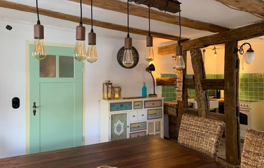 Küche und Wohn-Essbereich in Die Fachwerkhütte | © Die Fachwerkhütte