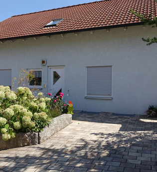 Außenansicht weißes Gebäude und rotes Dach | © Neckar-Zaber-Tourismus e.V.