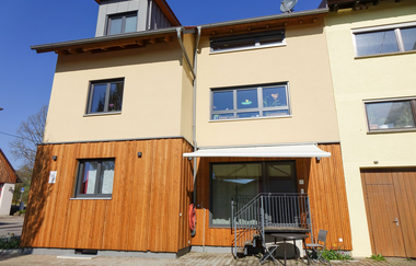 Außenansicht: unten holzfarben, oben beige/gelb | © Neckar-Zaber-Tourismus e.V.