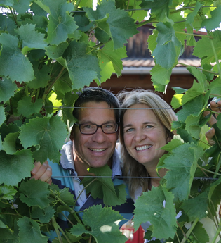 Freundliche Begrueßung durch Familie Haeussermann | © Weingut Haeussermann