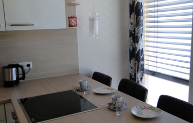 Esszimmer: Theke mit drei Stühlen | © Neckar-Zaber-Tourismus e.V.