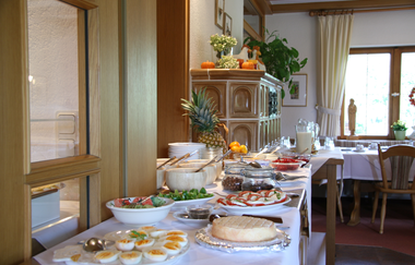 reichaltiges Frühstücksbuffet | © Hotel am Kurpark