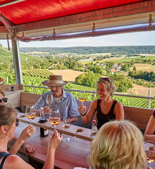 Löwen-Express | Planwagen- und Weinbergrundfahrten im Weinsberger Tal | © Tourismus im Weinsberger Tal & Winzer vom Weinsberger Tal