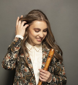 Lucie Horsch, Emmy Storms & Plínio Fernandes: Origins