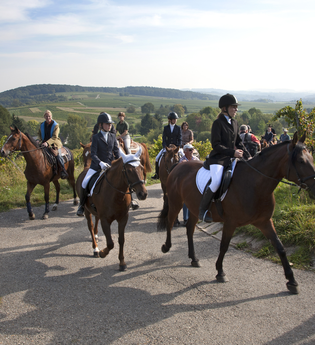 Reiter zu Pferde auf der Wallfahrt | © Landratsamt Rhein-Neckar-Kreis
