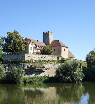 Neckar mit Rathausinsel und Rathausburg | © Neckar-Zaber-Tourismus e.V.