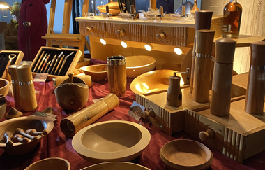 Kunsthandwerk  aus Holz beim Weihnachtszaubermarkt auf dem Weingut Vincon-Zerrer | © Weingut Vincon-Zerrer