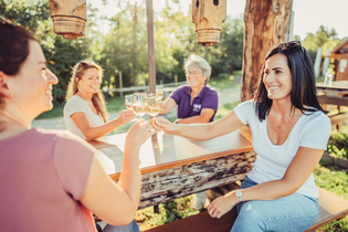 Weinausschank am Mönchsbergsee | HeilbronnerLand | © Touristikgemeinschaft HeilbronnerLand