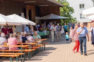 Hoffest Weingut Blatt | Gäste im Hof | © Neckar-Zaber Tourismus