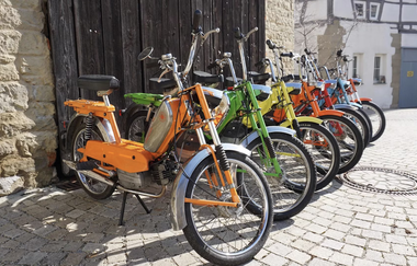 Erlebnistouren auf historischen Zweirädern | © Mofatouren Kraichgau