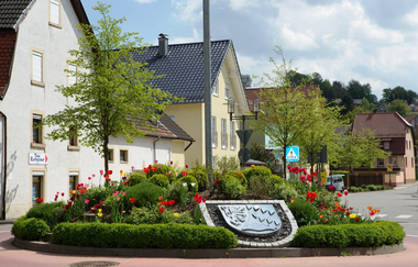 Kreisel mit Wappen und Blumen