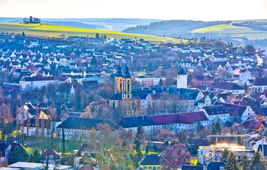 Luftbildaufnahme auf die Stadt Bad Mergentheim