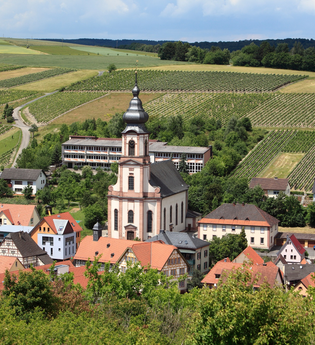 Barockkirche St. Martin mit Ölberg in Stein | © Peter Frischmuth/TLT