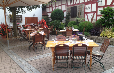 Innenhof mit Gartenlokal | Gasthaus-Hotel Adler Botenheim | HeilbronnerLand | © Gasthaus-Hotel Adler Botenheim