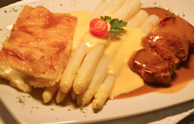 Grötzingers Bauernschänke | Brackenheim-Dürrenzimmern | Spargelgericht | © Neckar-Zaber-Tourismus e.V.