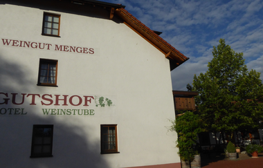 Gutshof mit Weingut Menges in Rauenberg | © Beate Otto