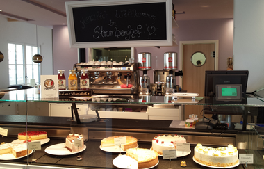 Landcafé Leinberger im Stromberghof | Zaberfeld | Kuchentheke | © Neckar-Zaber-Tourismus e.V.