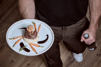 Erlebe „GENUSSMOMENTE with a view“ in unserem CASUAL FINE DINING | © MANA LISA Boutiquehotel