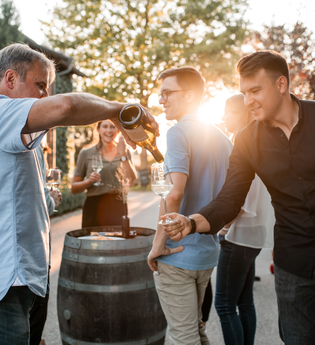 Sonnenterrasse an der Eventhalle | Steng Landgut | Lauffen am Neckar | HeilbronnerLand | © Steng Landgut am Rotenberg