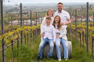 Familienzeit im Weinberg – das Weingut Bähr in Erligheim zeigt sich von seiner persönlichen Seite. | © Weingut Baehr