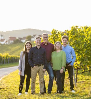 Familienfoto Weingut Ott | Sachsenheim | Weingut | © Weingut Kurt und Dietmar Ott