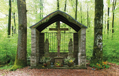 beliebter Wallfahrtsort mit interessanter Geschichte, Kreuzweg mit aus Lindenholz geschnitzten Darstellungen | © Unbekannt